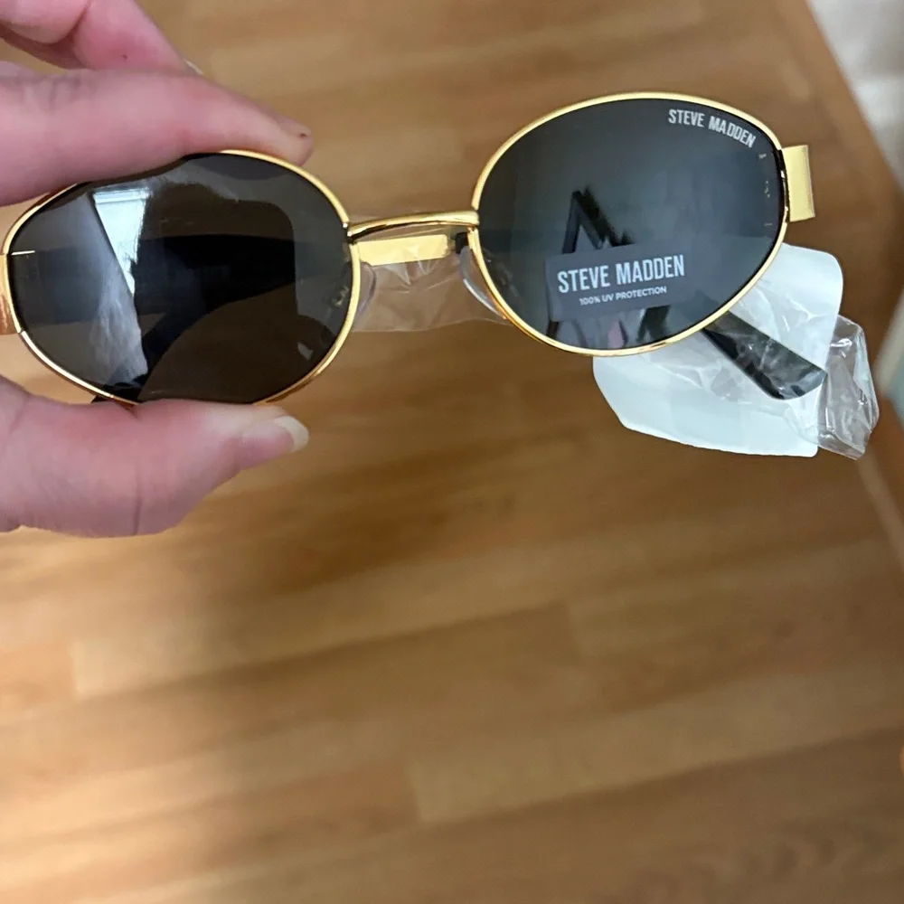 NWT Steve Madden gold tone Mystie Sunglasses 😎 - Picture 4 of 5